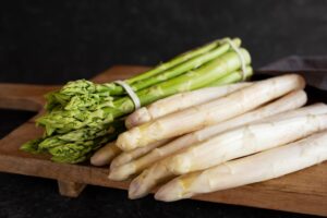Asparagus recipes from other countries: pricked and not broken